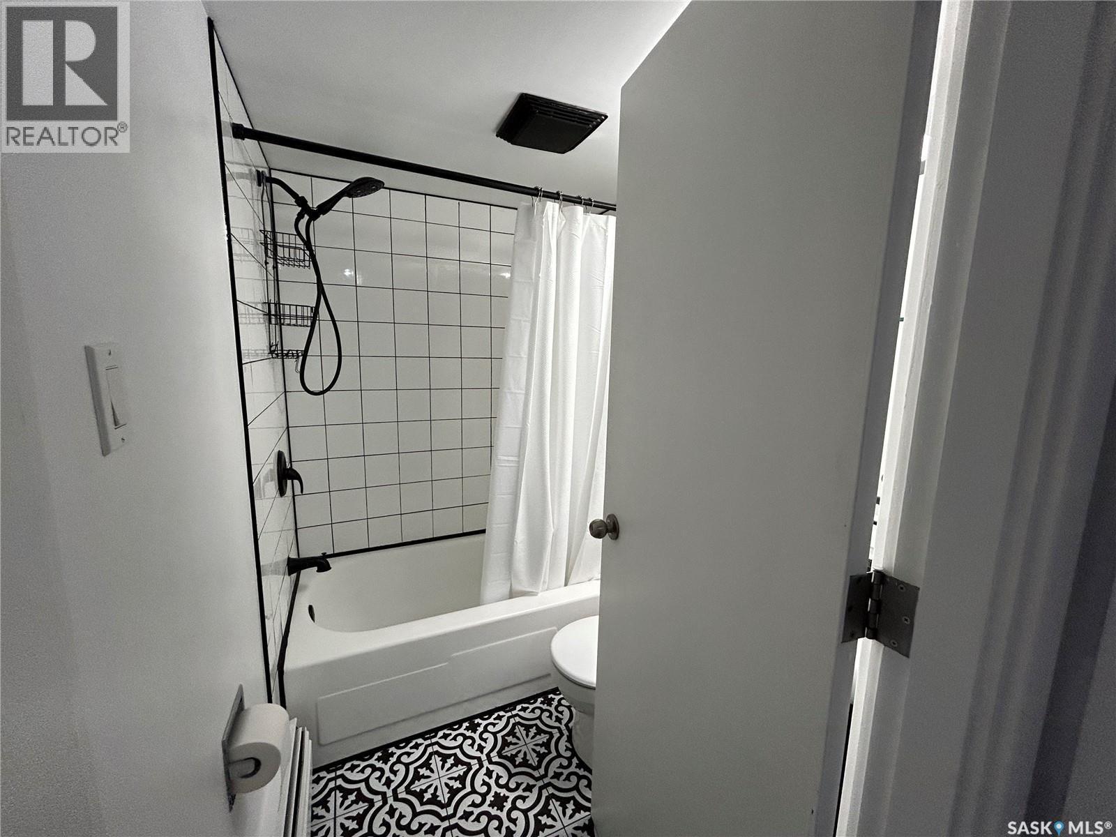 17 208 Lindsay Place, Saskatoon, SK - Indoor Photo Showing Bathroom
