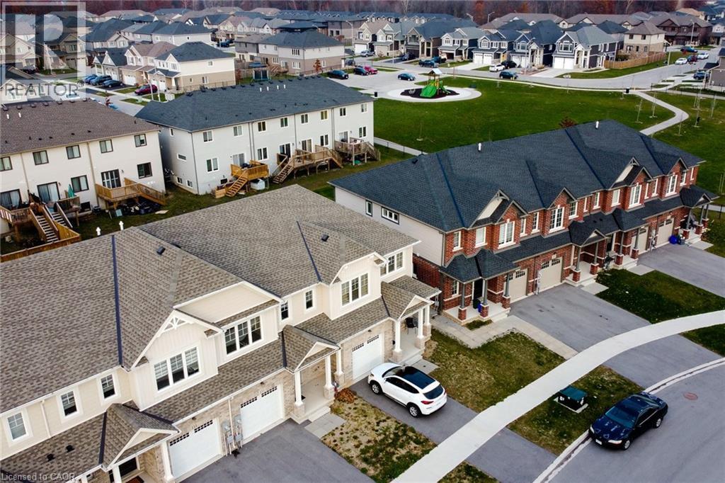 Residential street with a mix of brick and siding exteriors - 111 Alicia Crescent, Thorold, ON