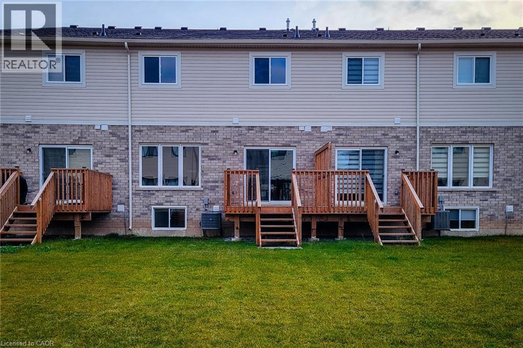 Rear exterior featuring a brick and siding facade - 111 Alicia Crescent, Thorold, ON