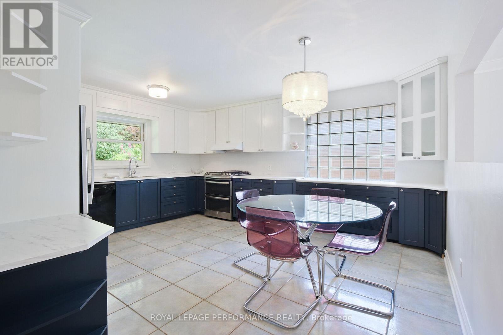 181 Northwestern Avenue, Ottawa, ON - Indoor Photo Showing Other Room