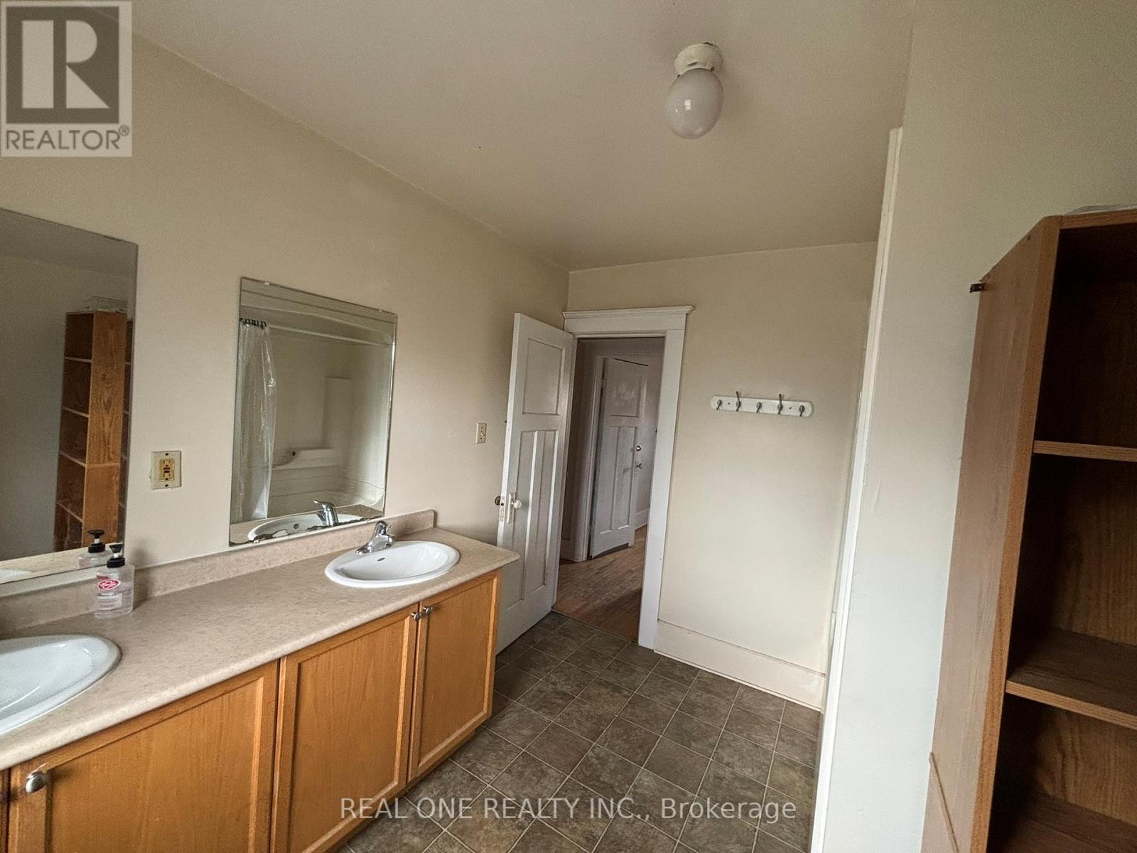 93 Peppler Street, Waterloo, ON - Indoor Photo Showing Bathroom