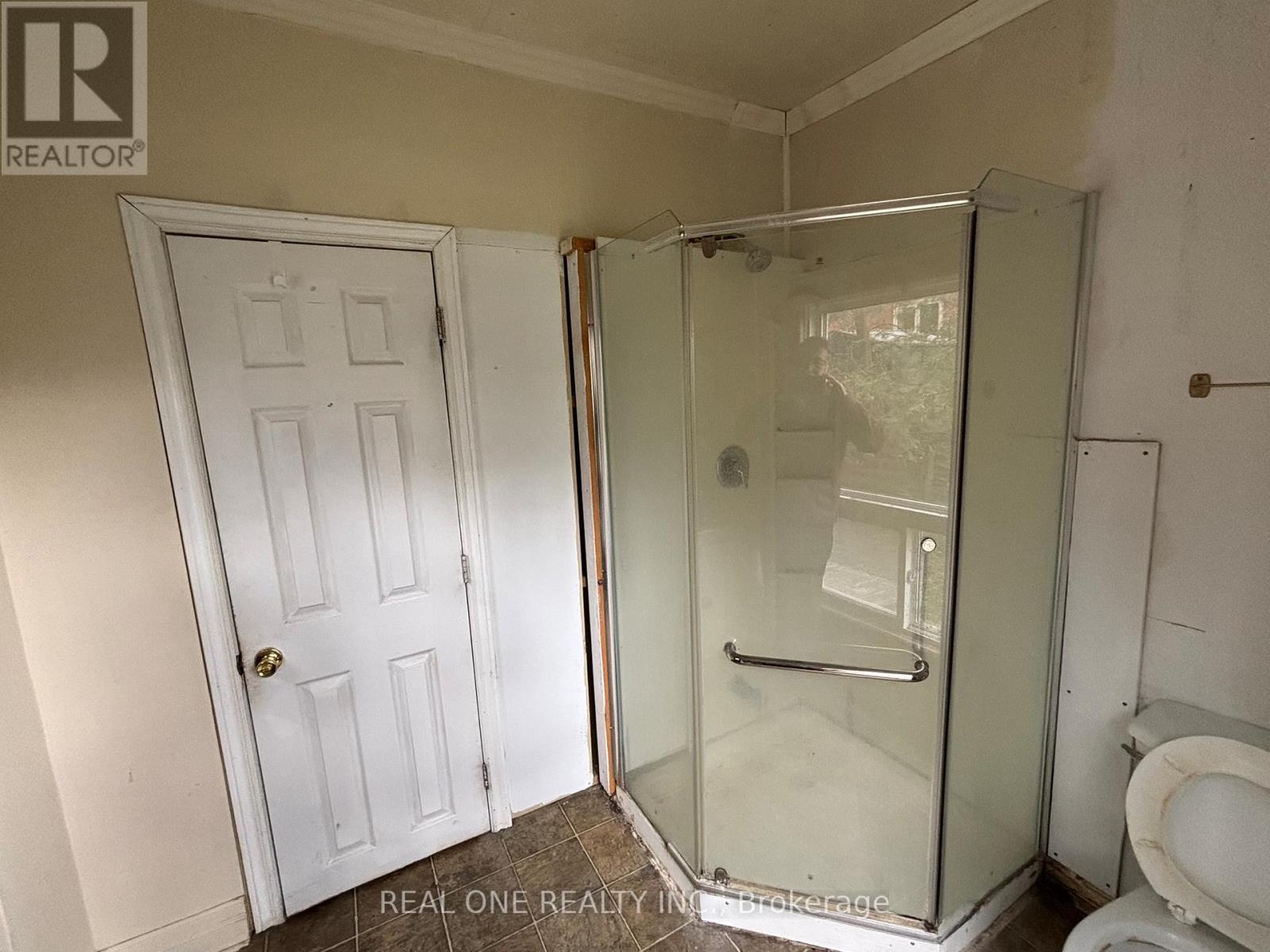 93 Peppler Street, Waterloo, ON - Indoor Photo Showing Bathroom