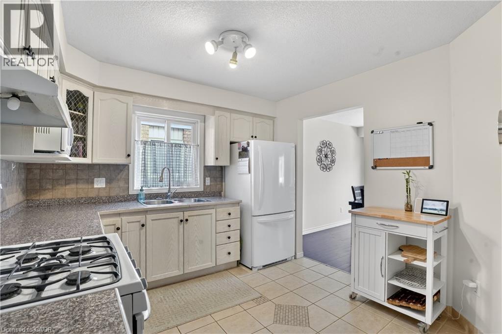331 Keewatin Avenue, Kitchener, ON - Indoor Photo Showing Kitchen With Double Sink