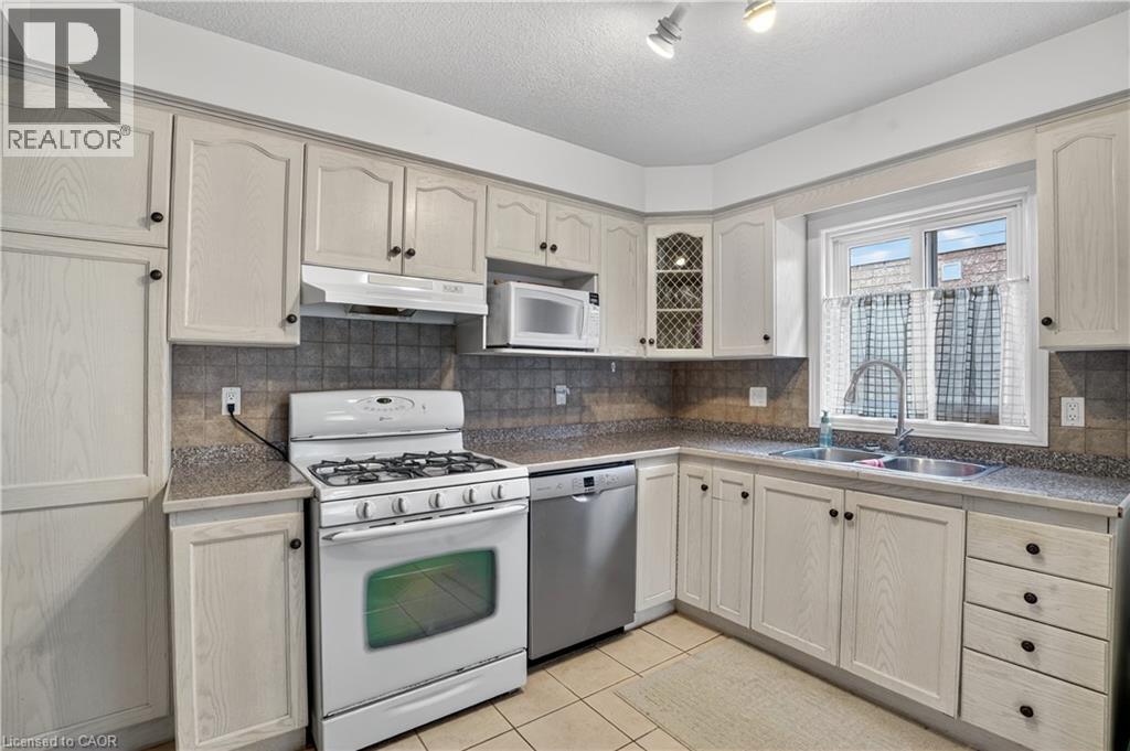 331 Keewatin Avenue, Kitchener, ON - Indoor Photo Showing Kitchen With Double Sink