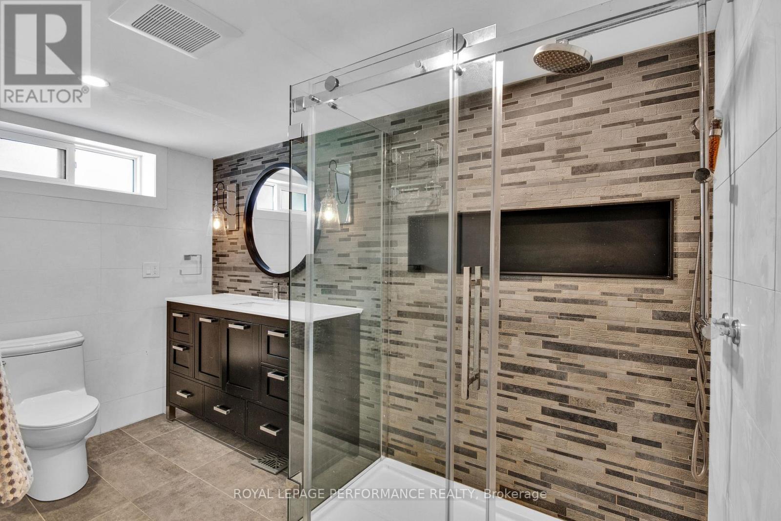 1321 Rustic Drive, Ottawa, ON - Indoor Photo Showing Bathroom