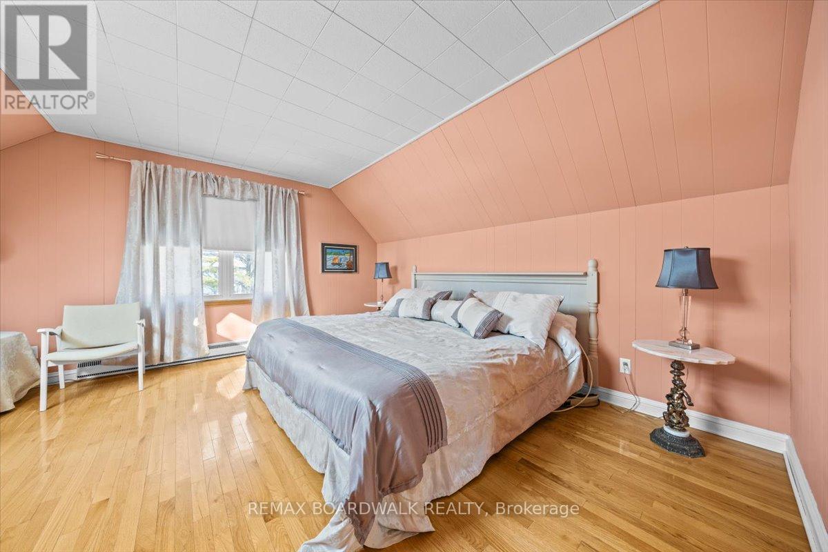 961 Kingsmere Avenue, Ottawa, ON - Indoor Photo Showing Bedroom