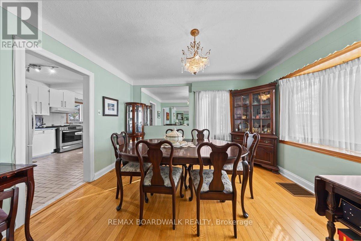 961 Kingsmere Avenue, Ottawa, ON - Indoor Photo Showing Dining Room