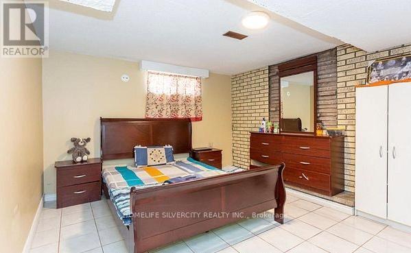 7208 Hermitage Road, Mississauga, ON - Indoor