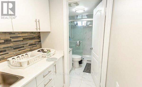 7208 Hermitage Road, Mississauga, ON - Indoor Photo Showing Bathroom