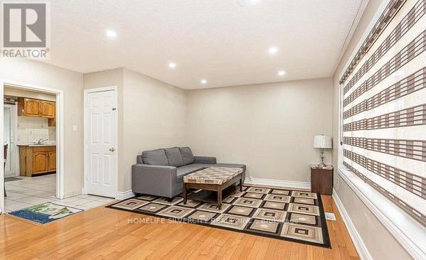 7208 Hermitage Road, Mississauga, ON - Indoor