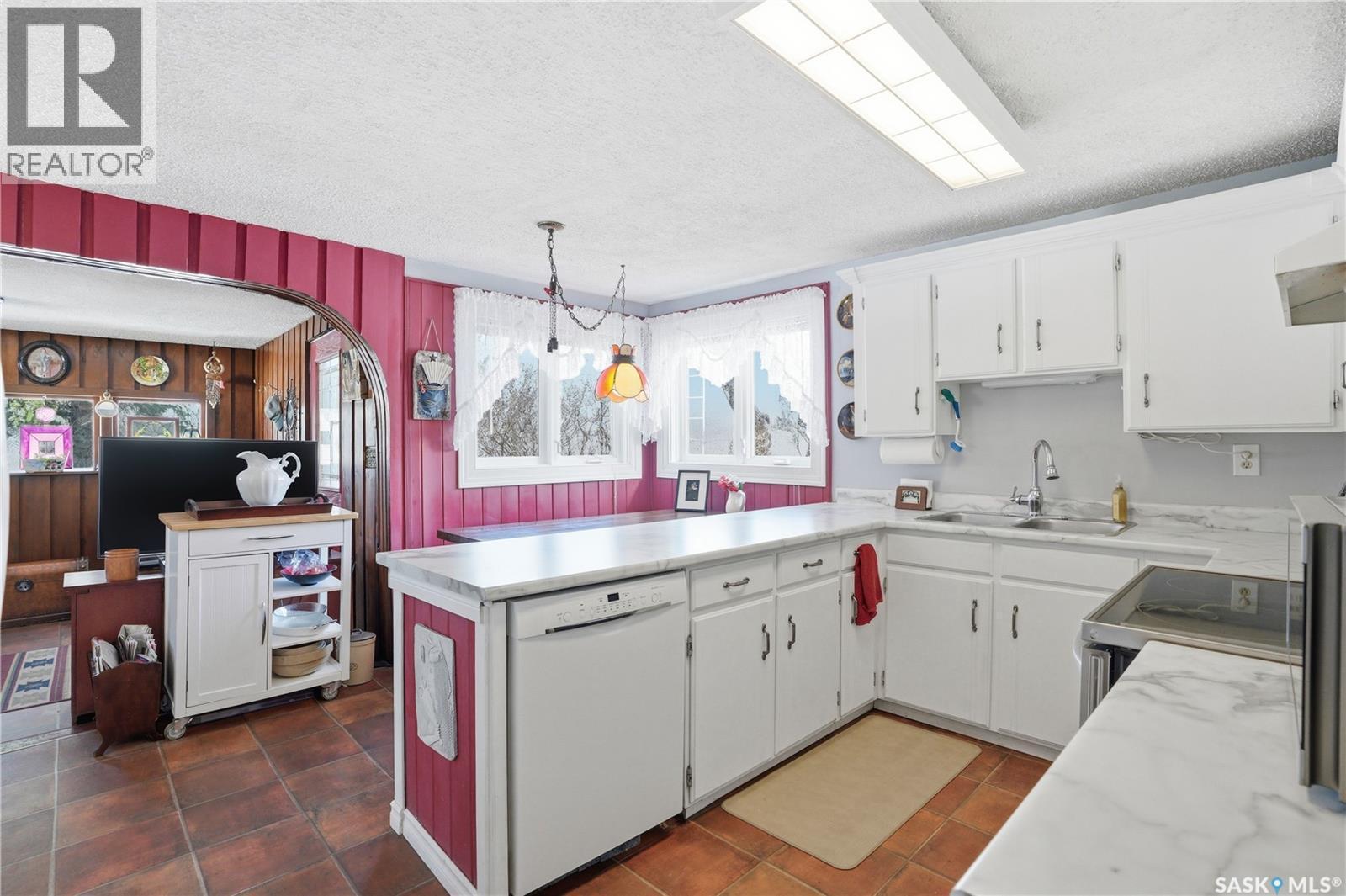 103 1St Street W, Hepburn, SK - Indoor Photo Showing Kitchen