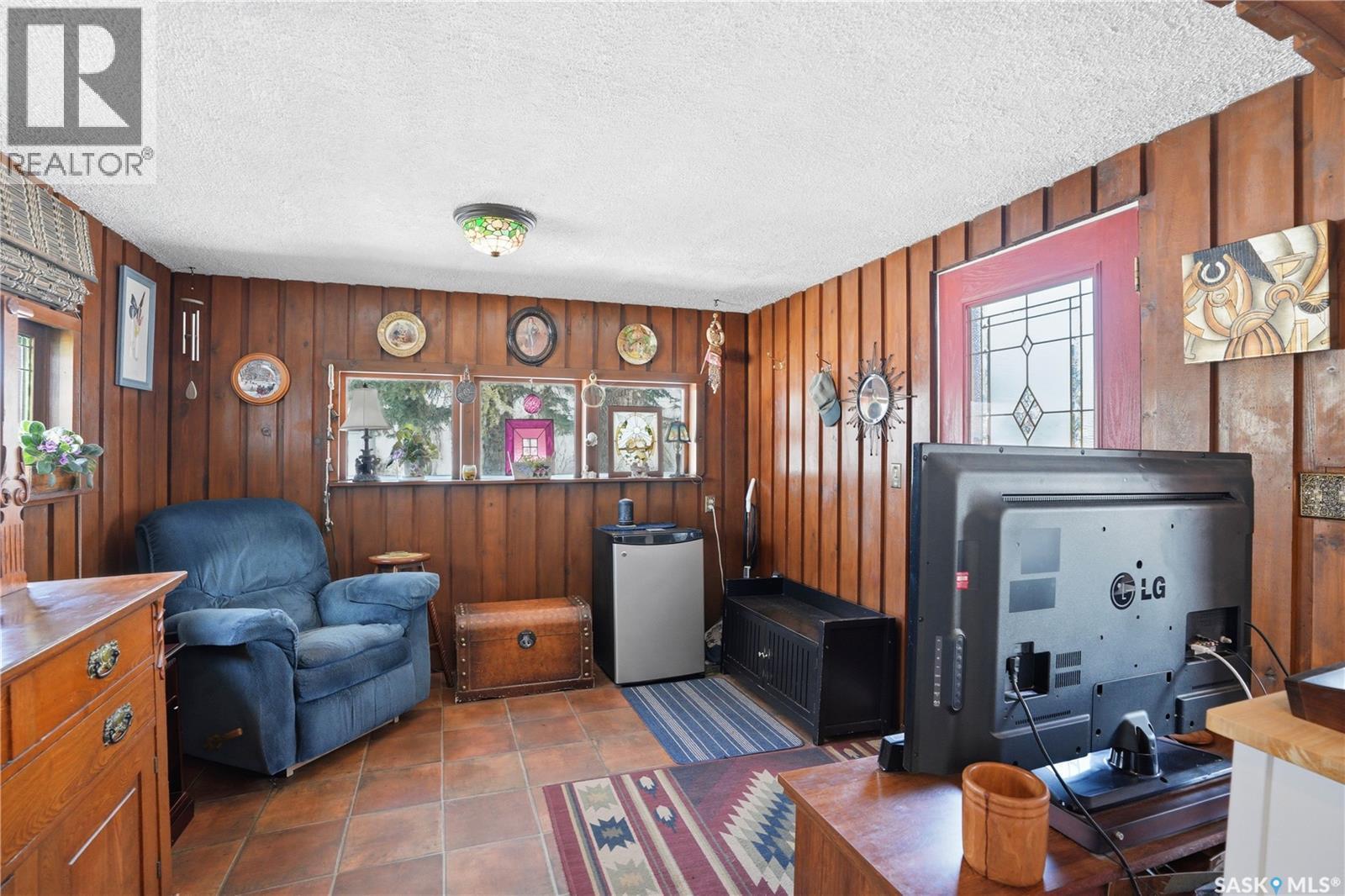 103 1St Street W, Hepburn, SK - Indoor