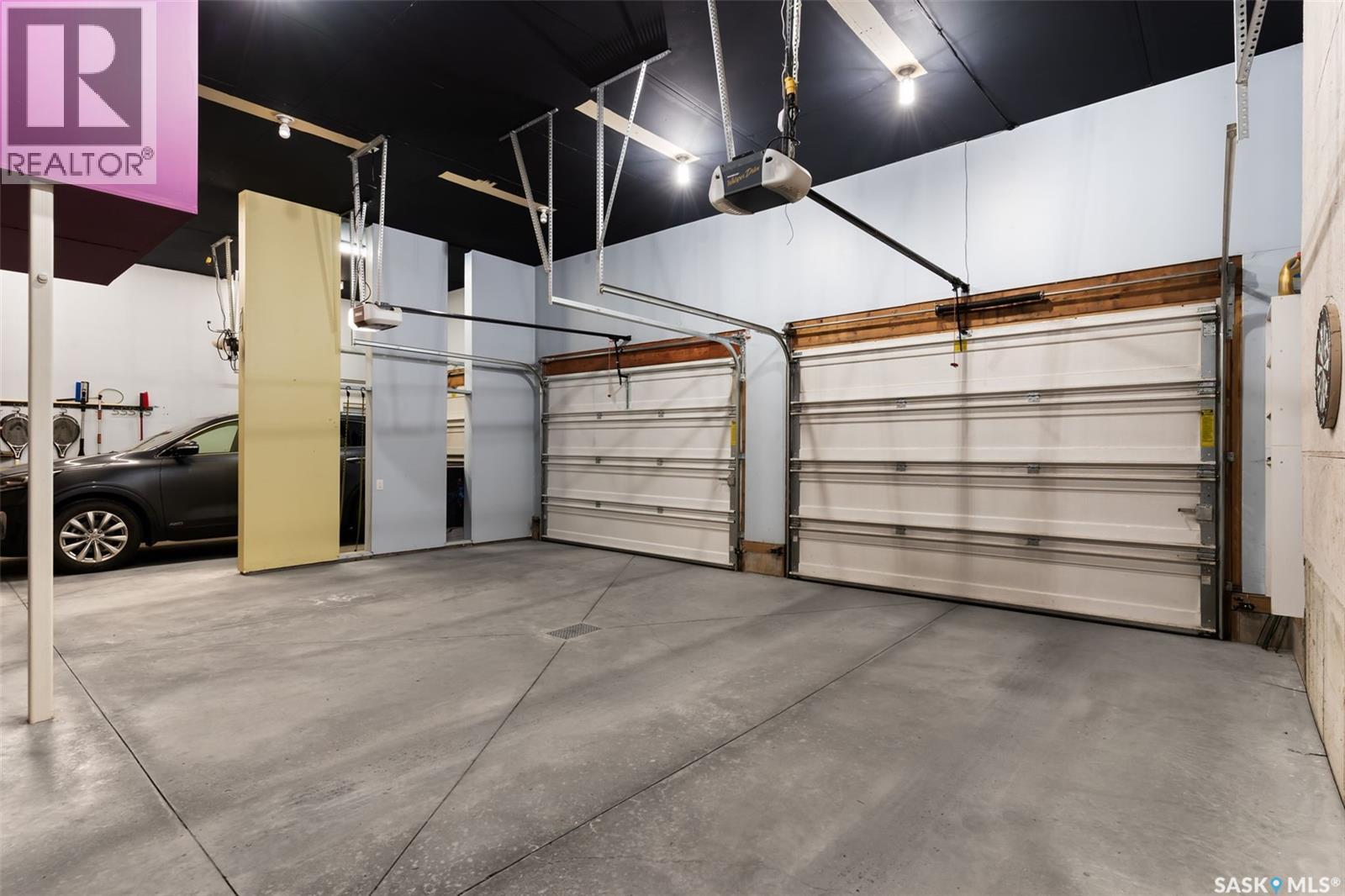 1980 Ottawa Street, Regina, SK - Indoor Photo Showing Garage
