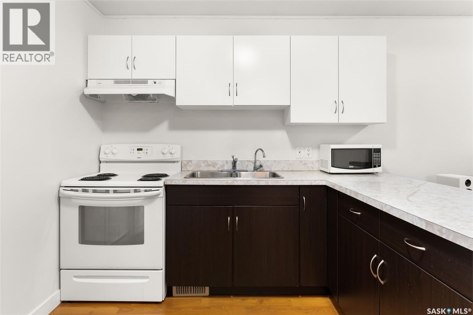 1980 Ottawa Street, Regina, SK - Indoor Photo Showing Kitchen With Double Sink
