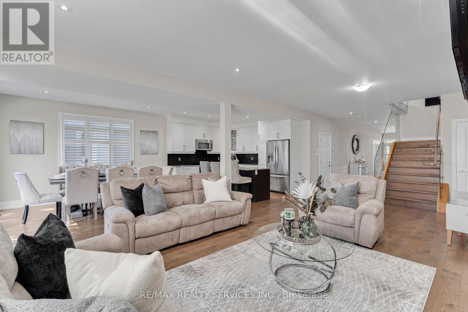 958 Beach Boulevard, Hamilton, ON - Indoor Photo Showing Living Room With Fireplace