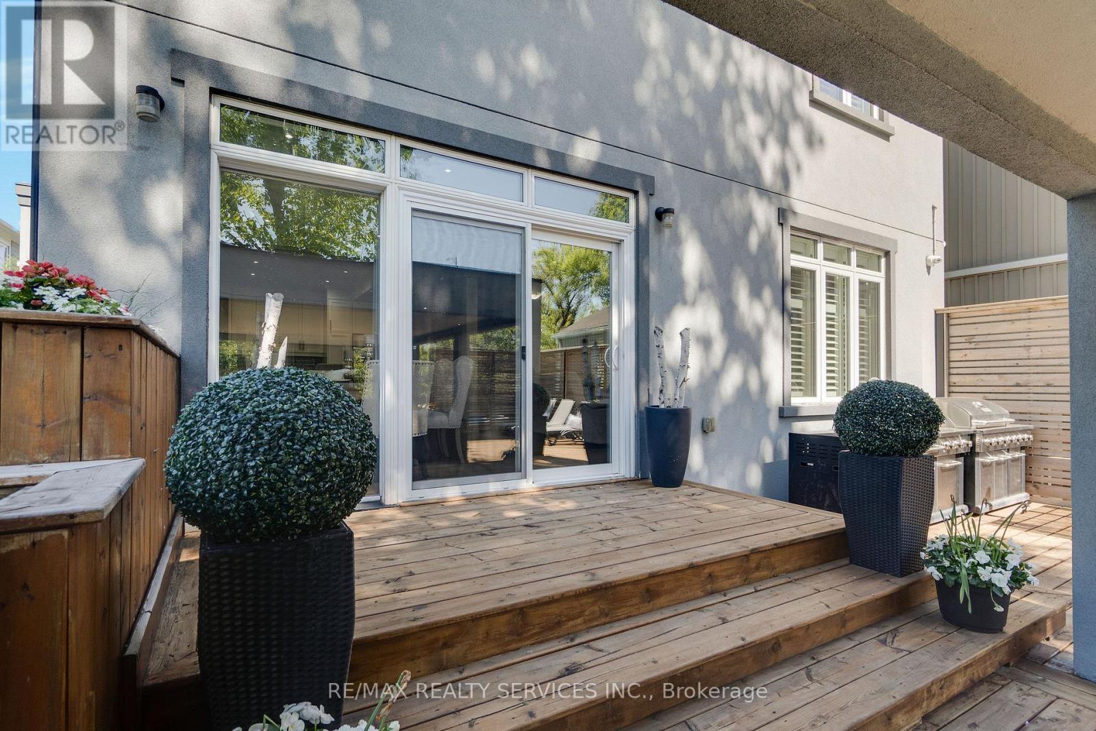 958 Beach Boulevard, Hamilton, ON - With Fireplace With Deck Patio Veranda With Exterior