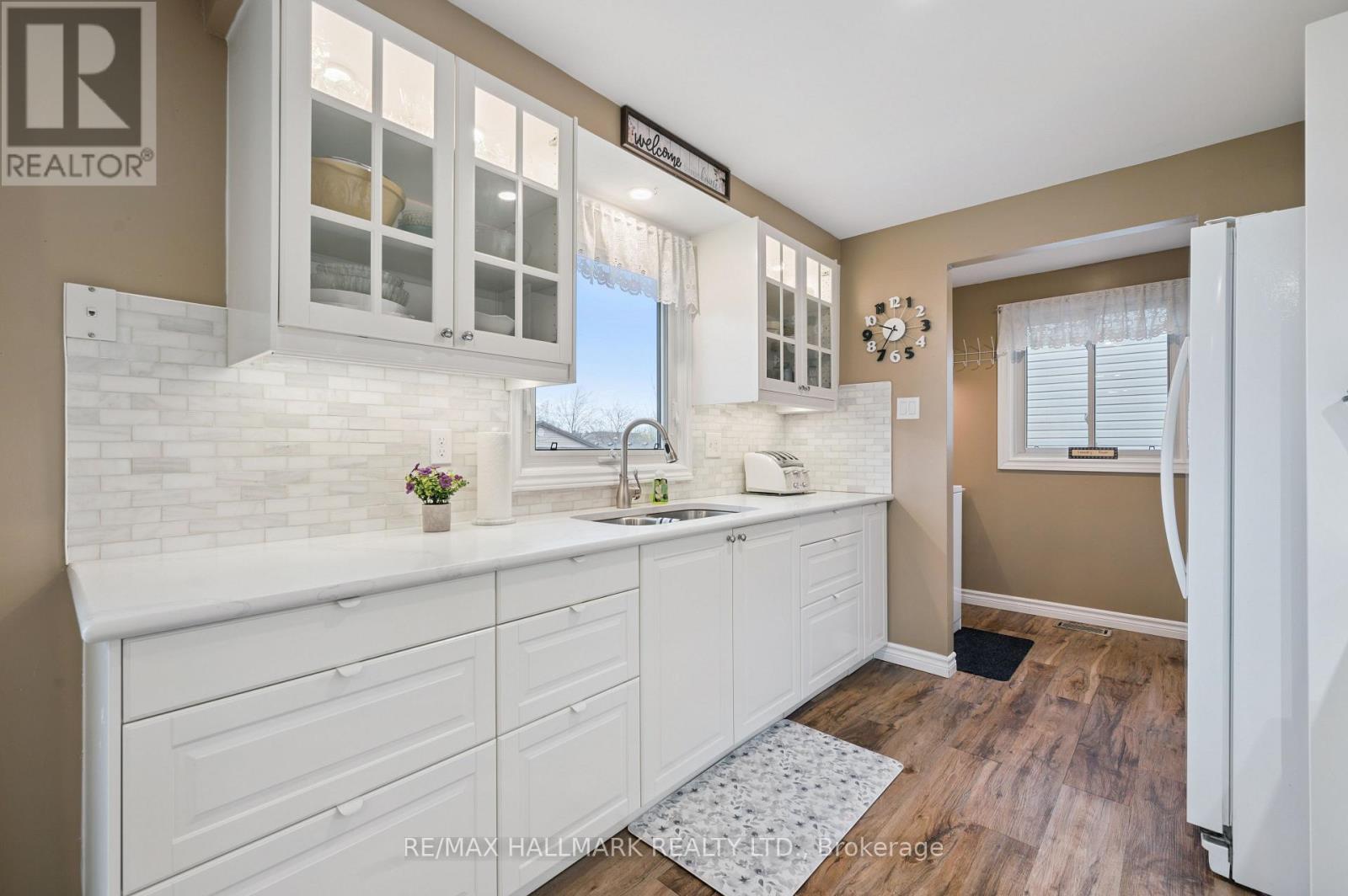 54 Blackwell Drive, Kitchener, ON - Indoor Photo Showing Kitchen