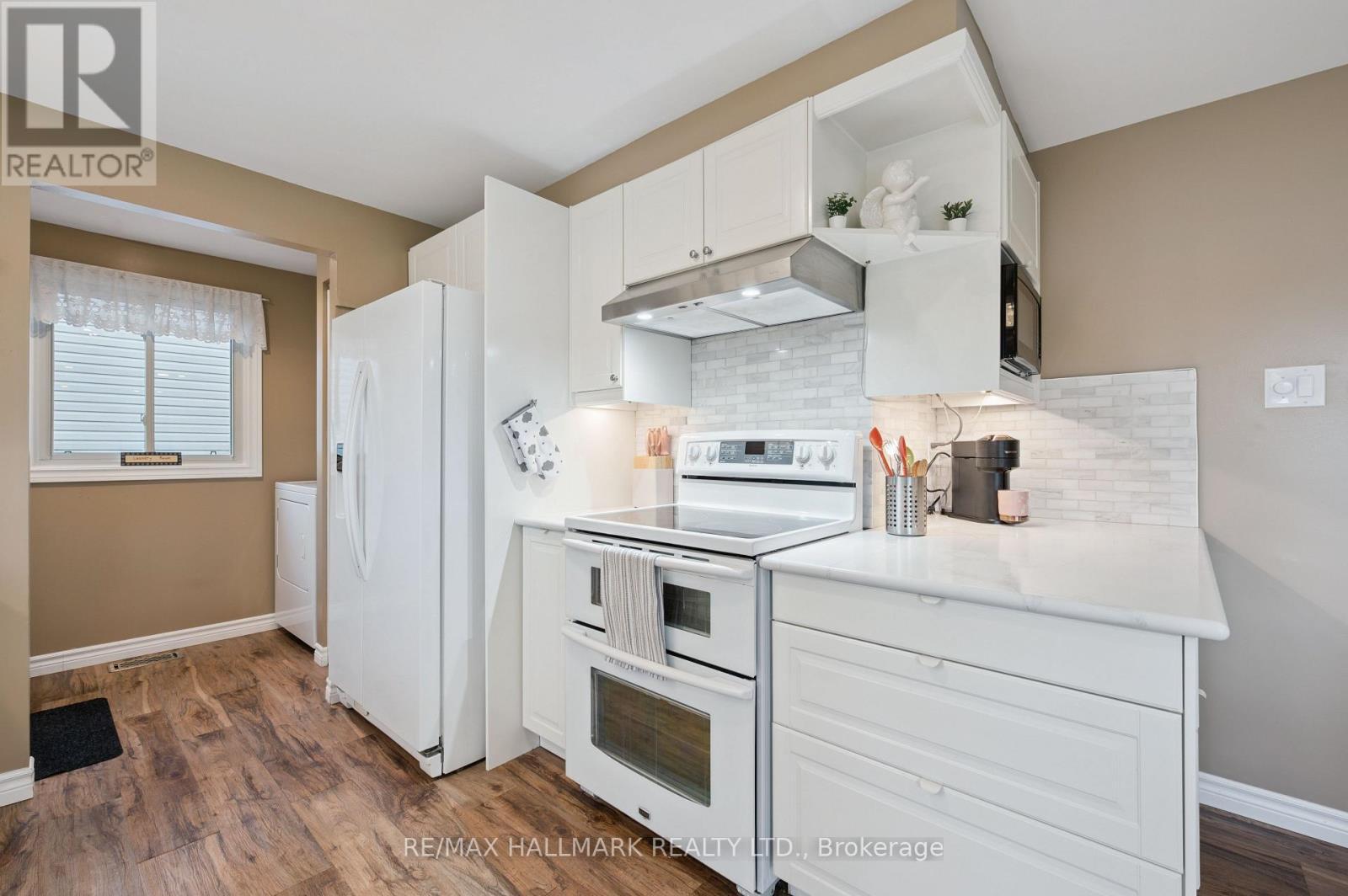 54 Blackwell Drive, Kitchener, ON - Indoor Photo Showing Kitchen