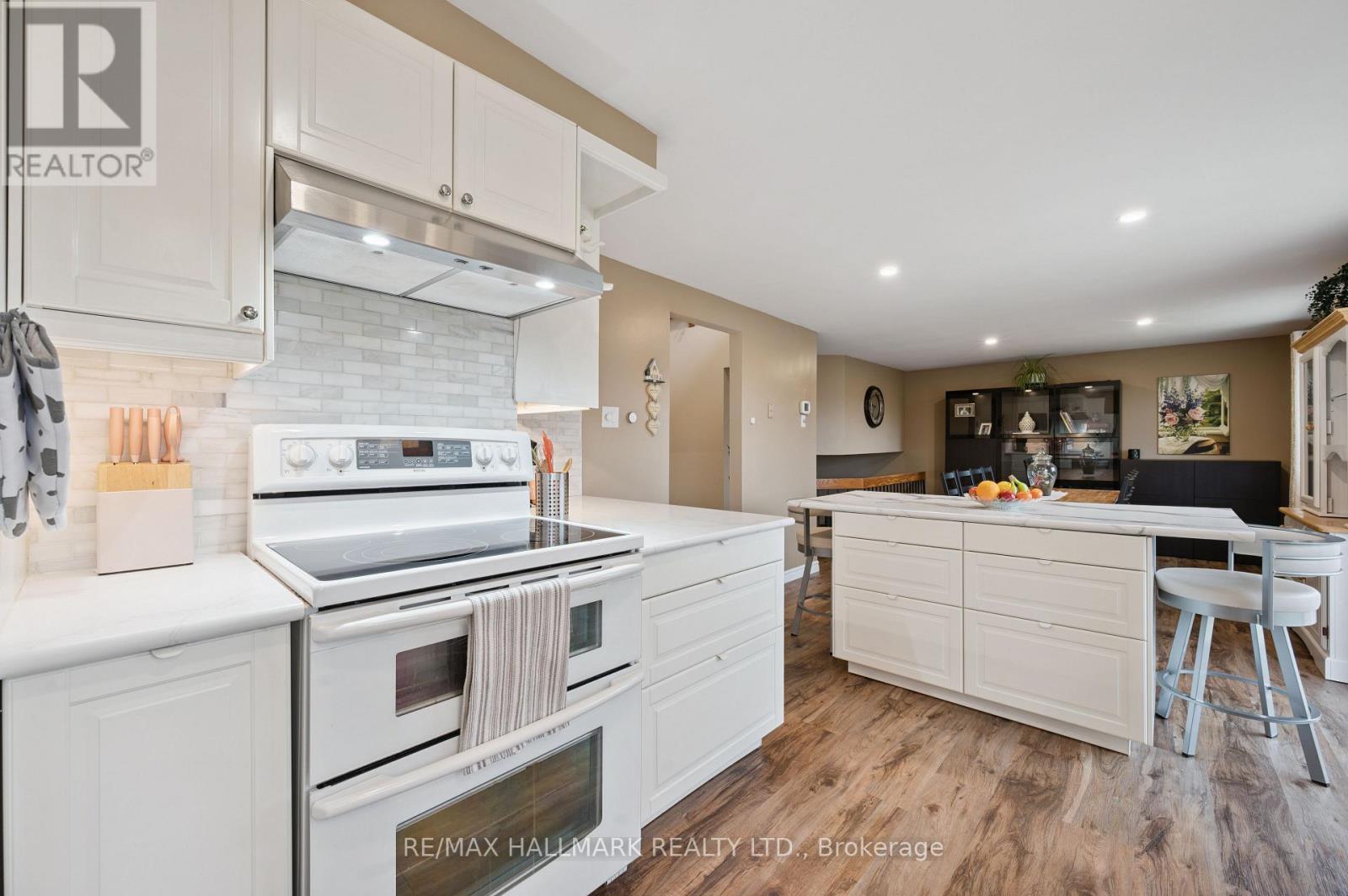 54 Blackwell Drive, Kitchener, ON - Indoor Photo Showing Kitchen