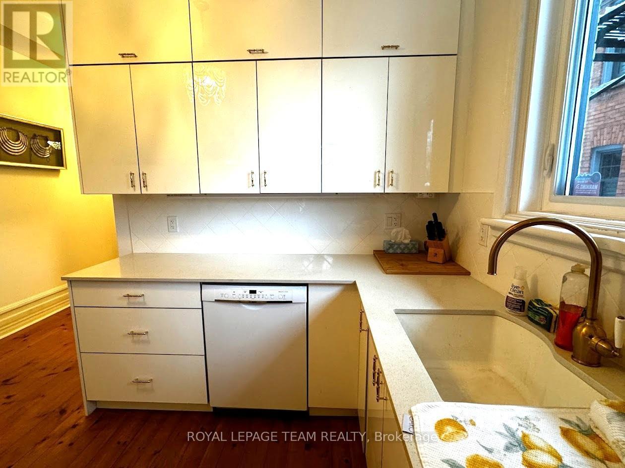 620 Cooper Street, Ottawa, ON - Indoor Photo Showing Kitchen