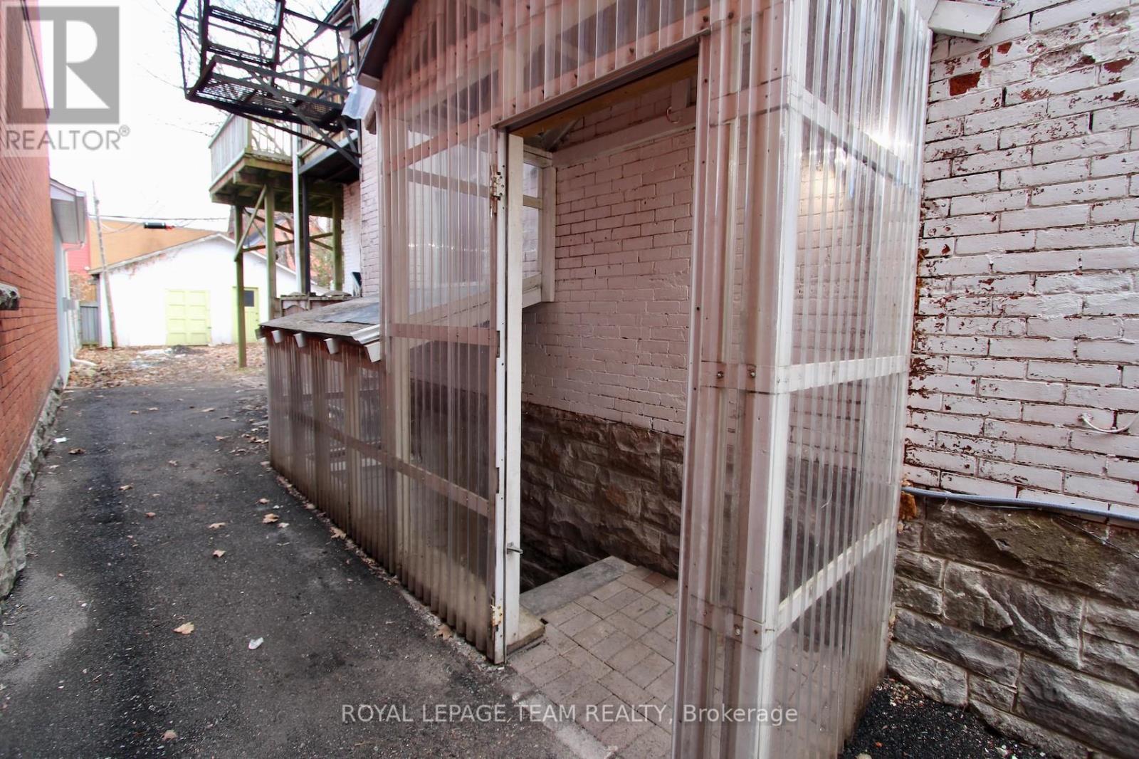 620 Cooper Street, Ottawa, ON - Outdoor
