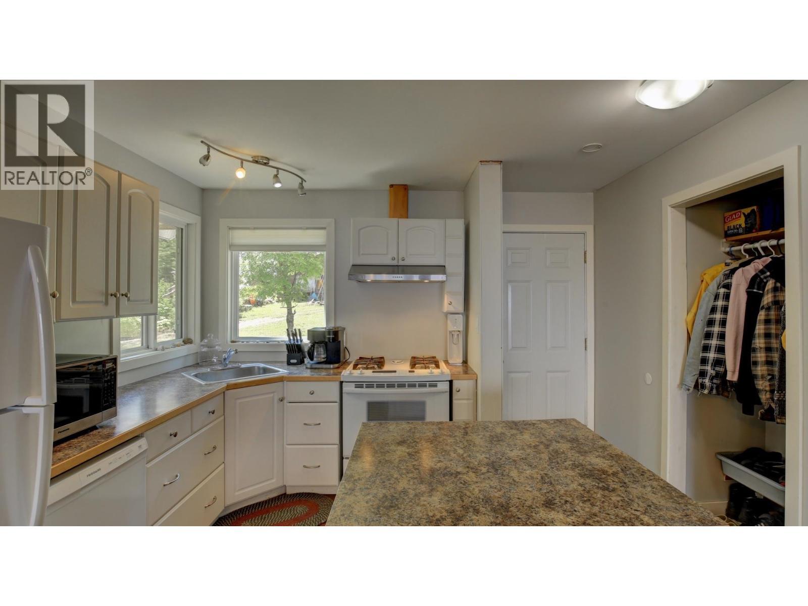 5517 Marshall Creek Road, Horsefly, BC - Indoor Photo Showing Kitchen