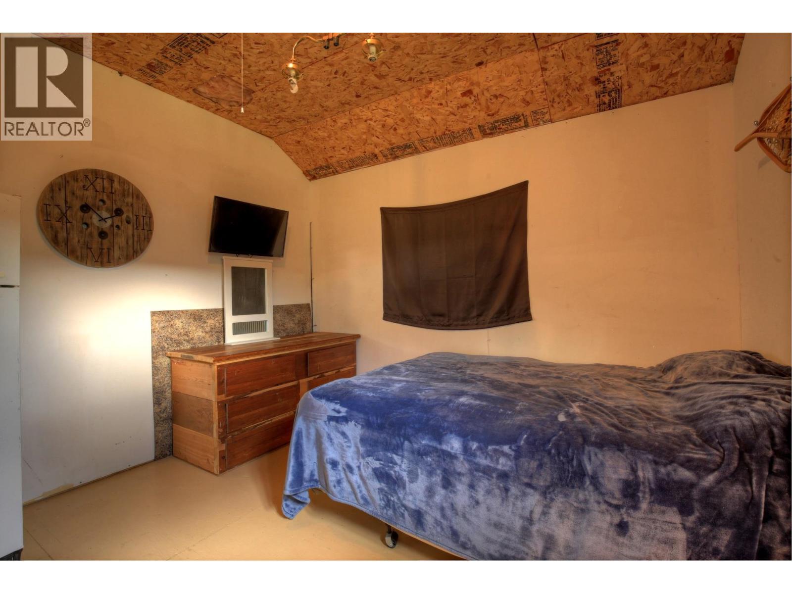 5517 Marshall Creek Road, Horsefly, BC - Indoor Photo Showing Bedroom