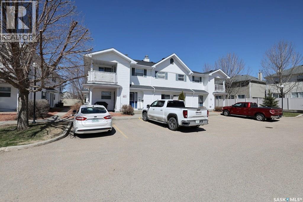 4722 Marigold Drive, Regina, SK - Outdoor With Facade