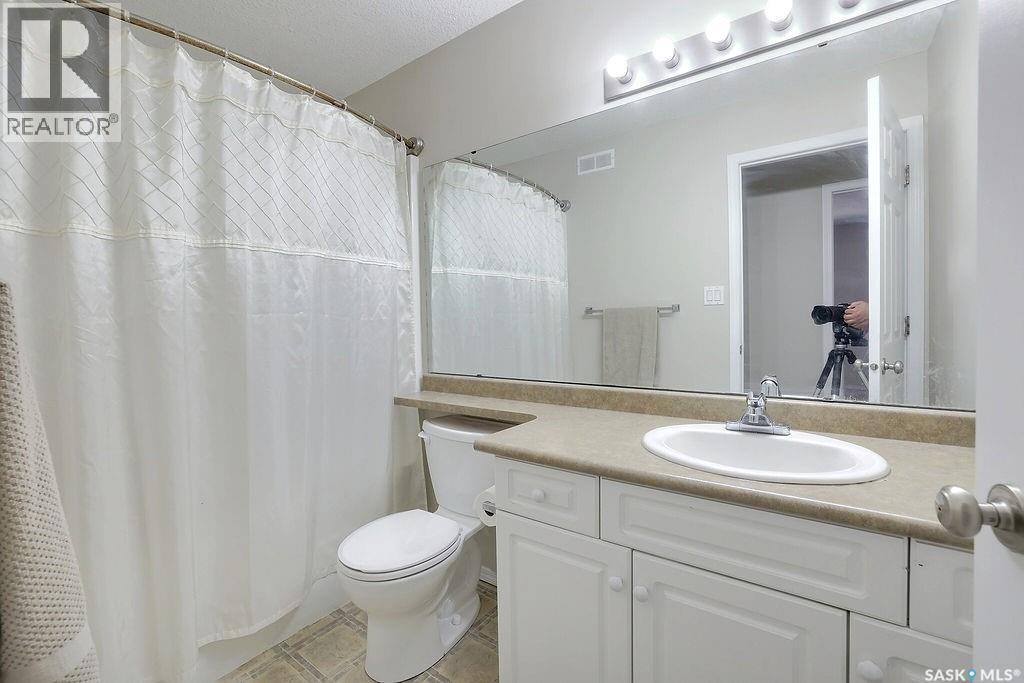 4722 Marigold Drive, Regina, SK - Indoor Photo Showing Bathroom