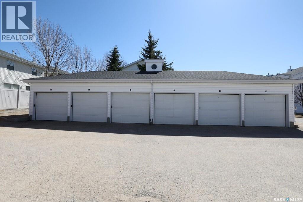 4722 Marigold Drive, Regina, SK - Outdoor