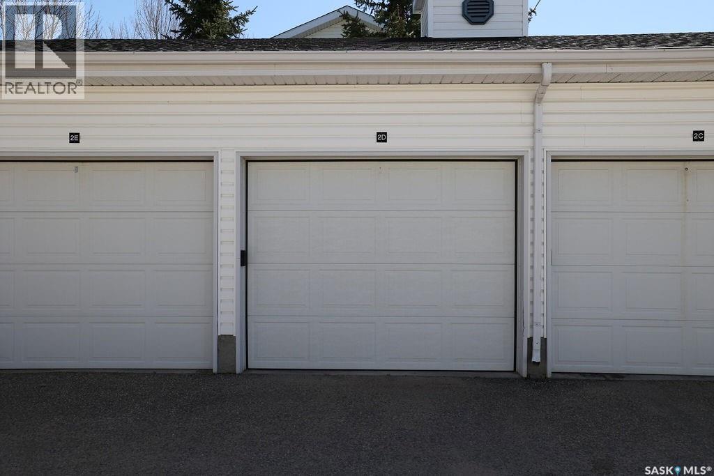 4722 Marigold Drive, Regina, SK - Indoor Photo Showing Garage