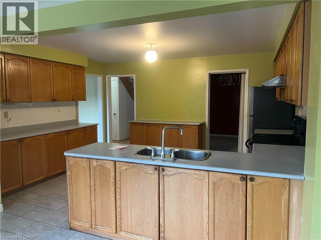 88 Chamberlin Drive Unit# Upper, Cambridge, ON - Indoor Photo Showing Kitchen With Double Sink