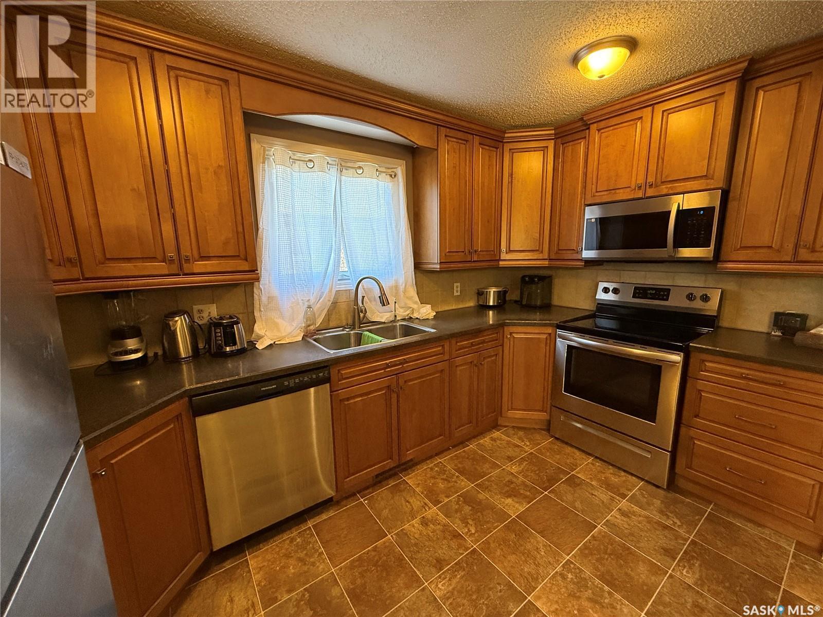 805 Souris Avenue, Weyburn, SK - Indoor Photo Showing Kitchen With Double Sink