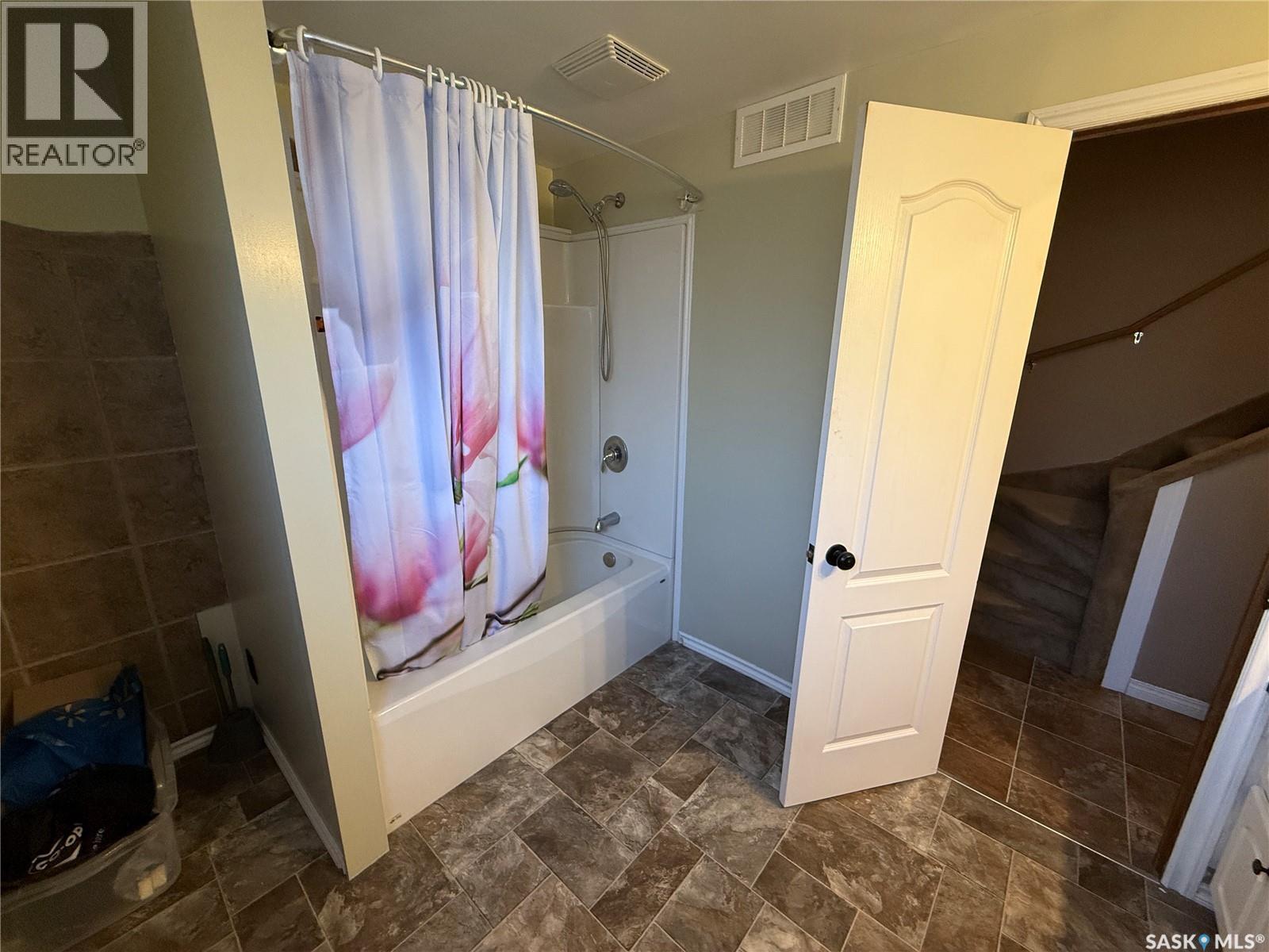 805 Souris Avenue, Weyburn, SK - Indoor