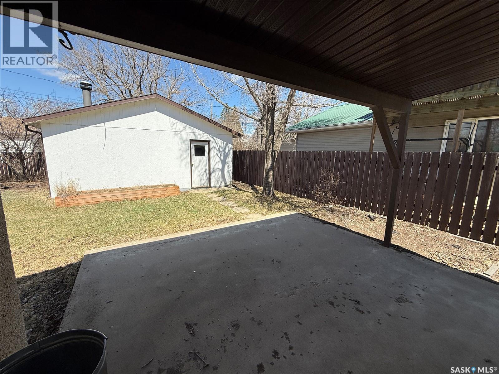 805 Souris Avenue, Weyburn, SK - Outdoor