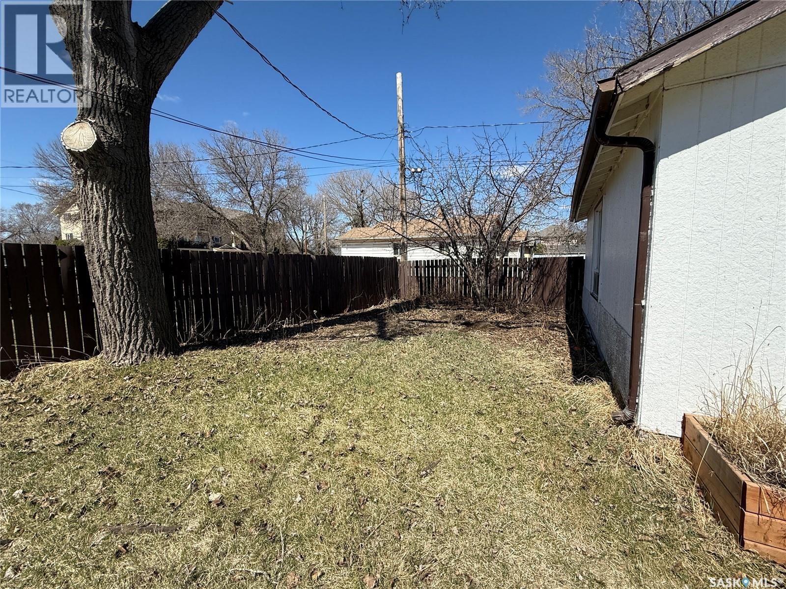 805 Souris Avenue, Weyburn, SK - Outdoor