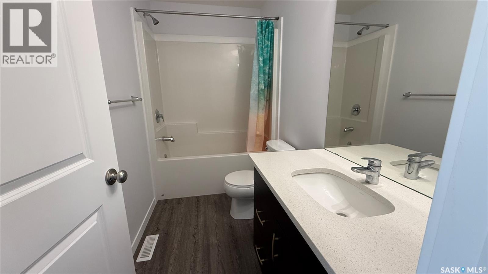 8005 Flax Avenue, Regina, SK - Indoor Photo Showing Bathroom