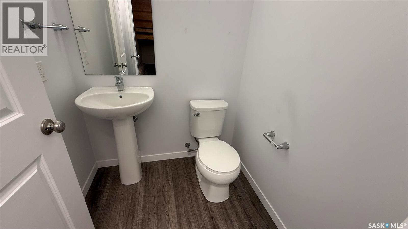 8005 Flax Avenue, Regina, SK - Indoor Photo Showing Bathroom