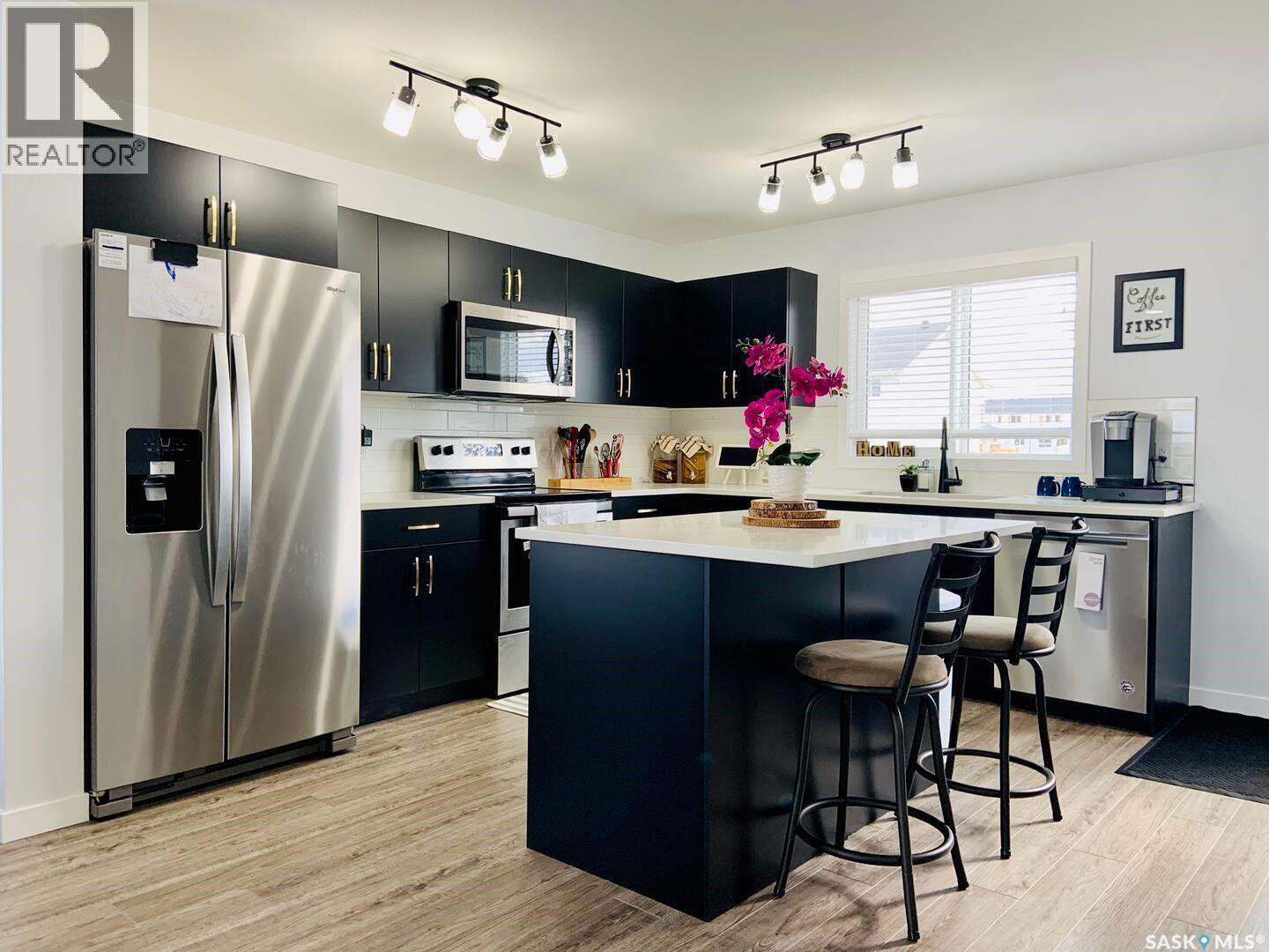 8005 Flax Avenue, Regina, SK - Indoor Photo Showing Kitchen With Stainless Steel Kitchen