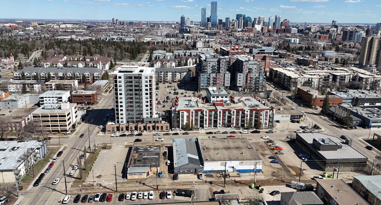 10528/32 - 123 Street, Edmonton, AB