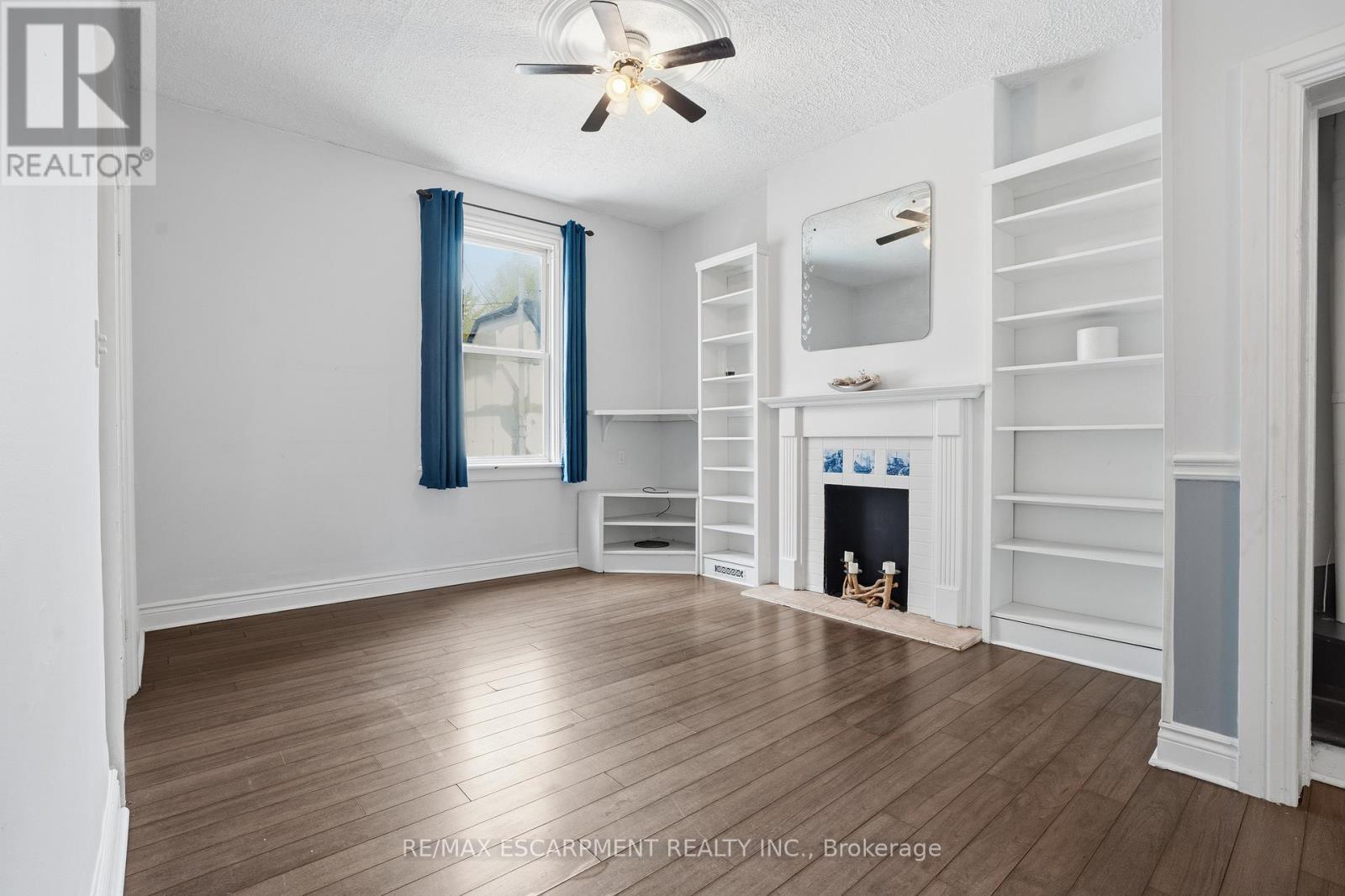137 Market Street, Hamilton, ON - Indoor With Fireplace