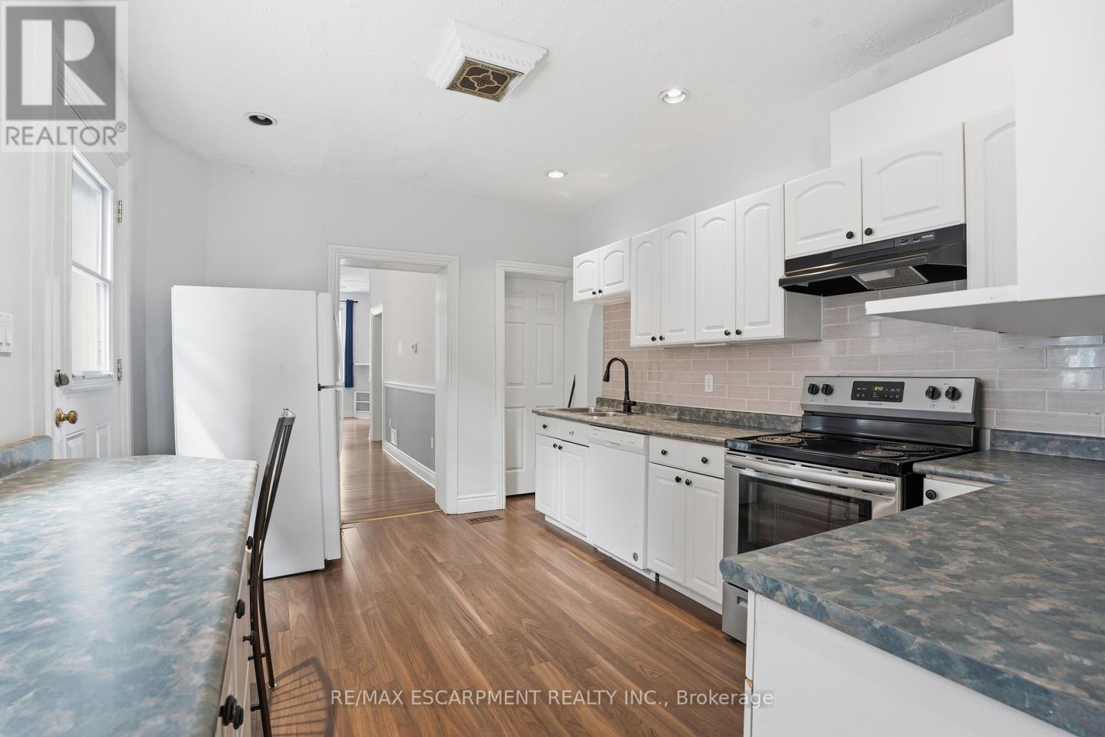 137 Market Street, Hamilton, ON - Indoor Photo Showing Kitchen With Upgraded Kitchen