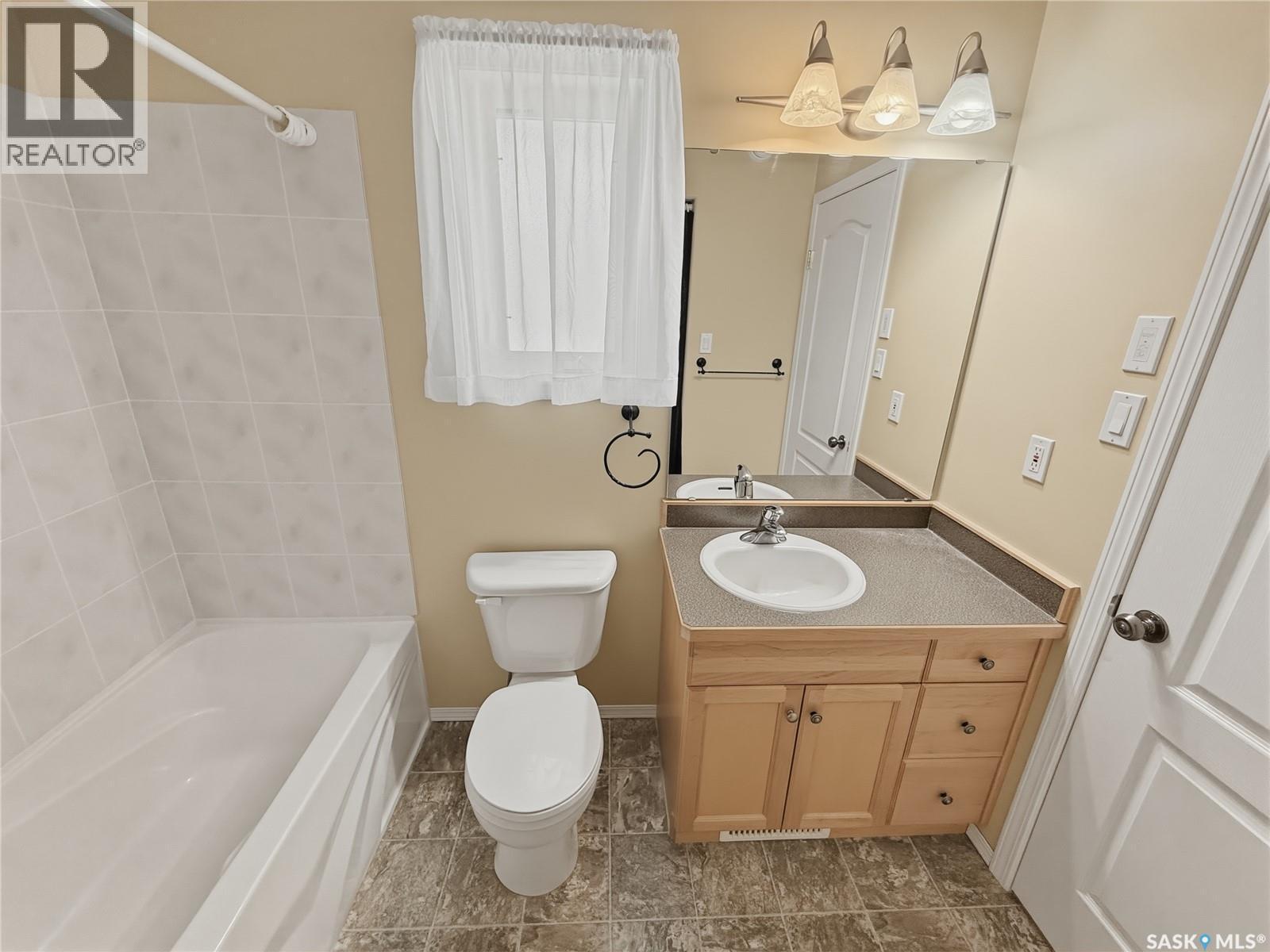 530 Palliser Drive, Swift Current, SK - Indoor Photo Showing Bathroom