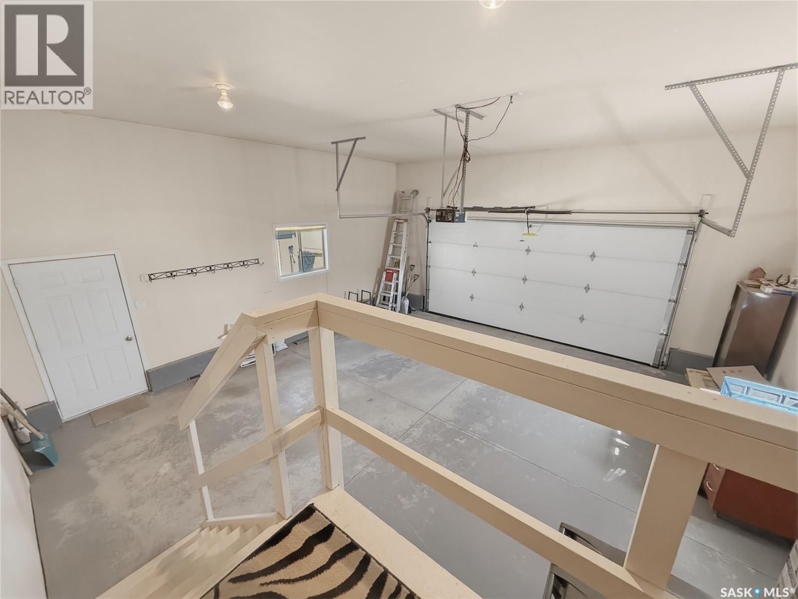530 Palliser Drive, Swift Current, SK - Indoor Photo Showing Garage