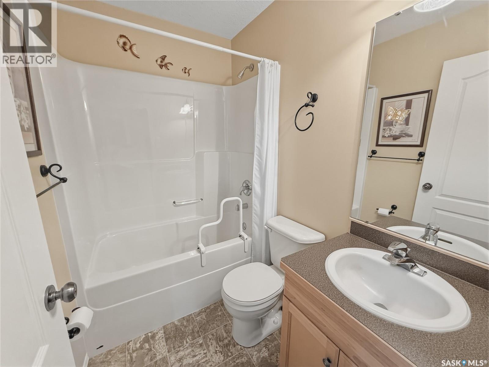 530 Palliser Drive, Swift Current, SK - Indoor Photo Showing Bathroom