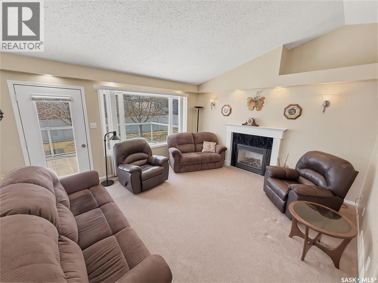 530 Palliser Drive, Swift Current, SK - Indoor Photo Showing Living Room With Fireplace