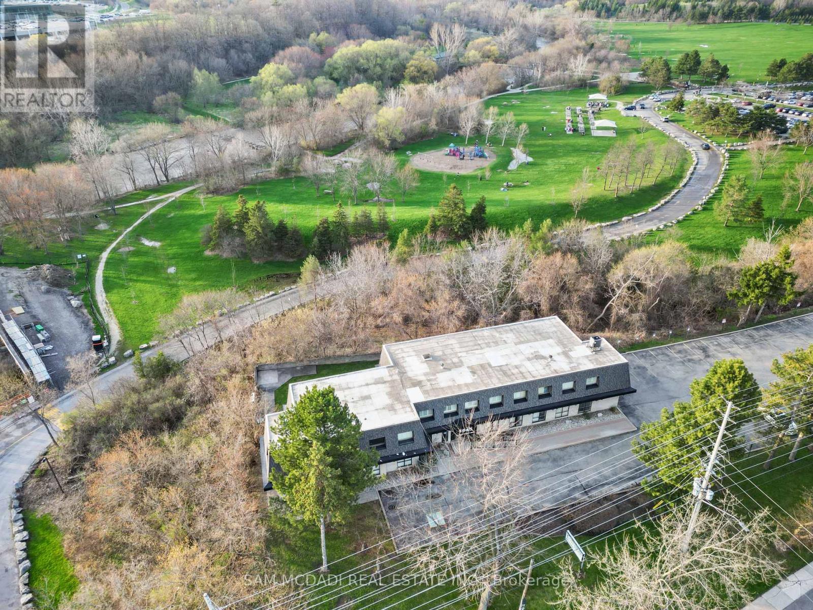 1645 Dundas Street W, Mississauga, ON