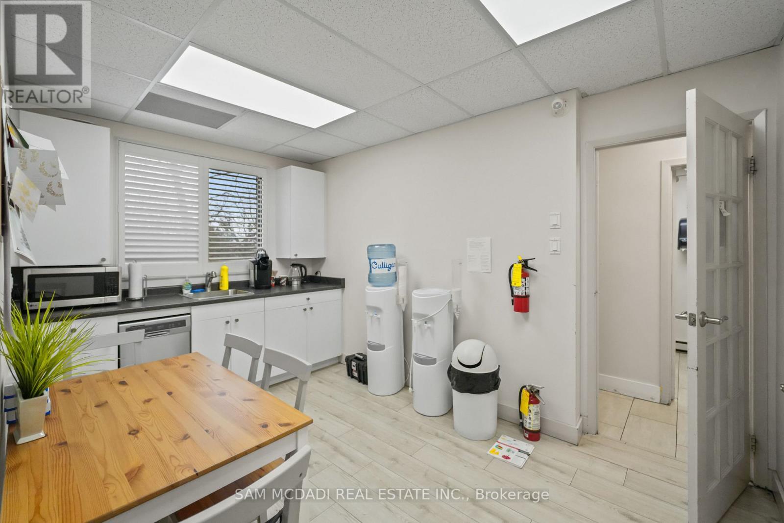1645 Dundas Street W, Mississauga, ON