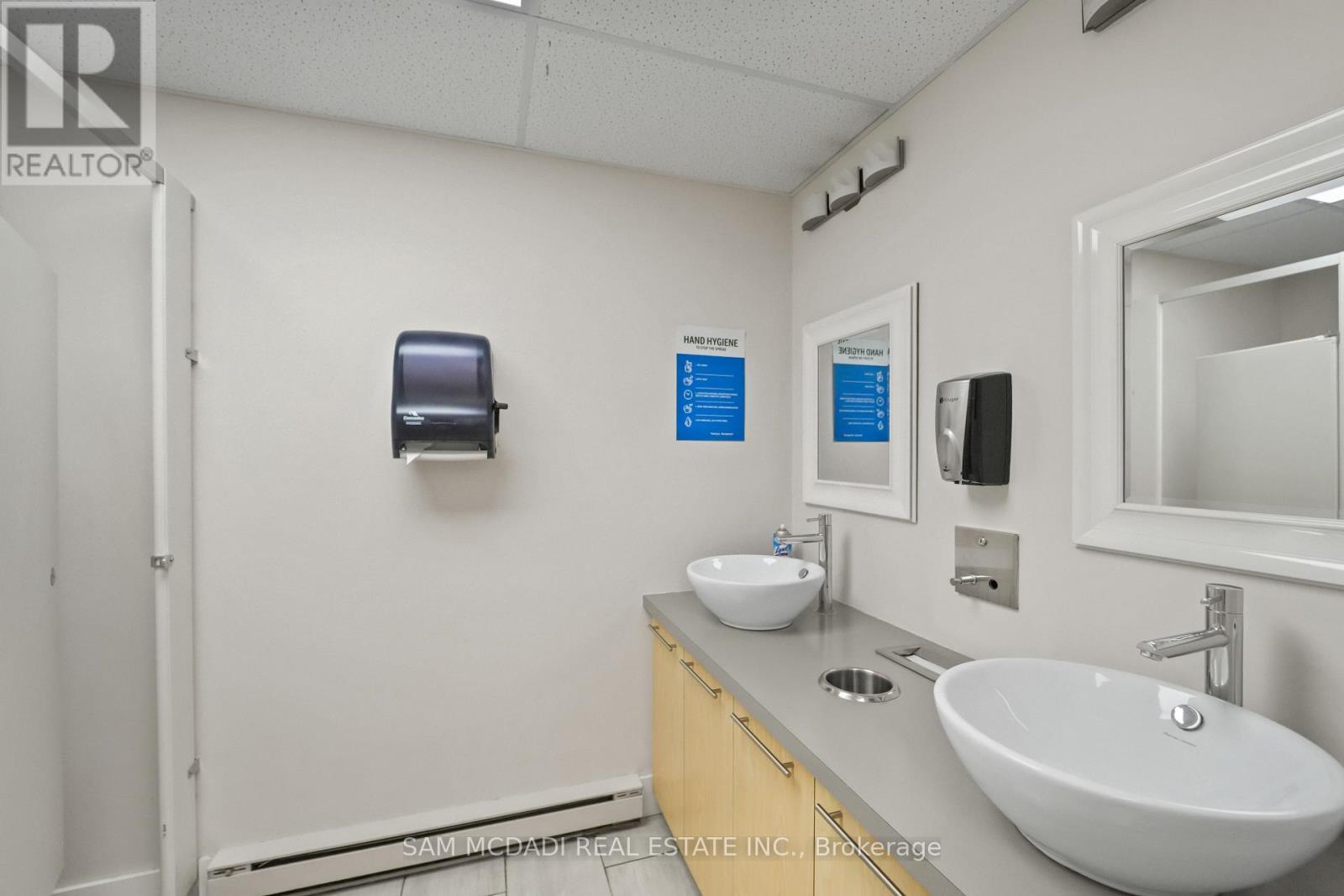 1645 Dundas Street W, Mississauga, ON