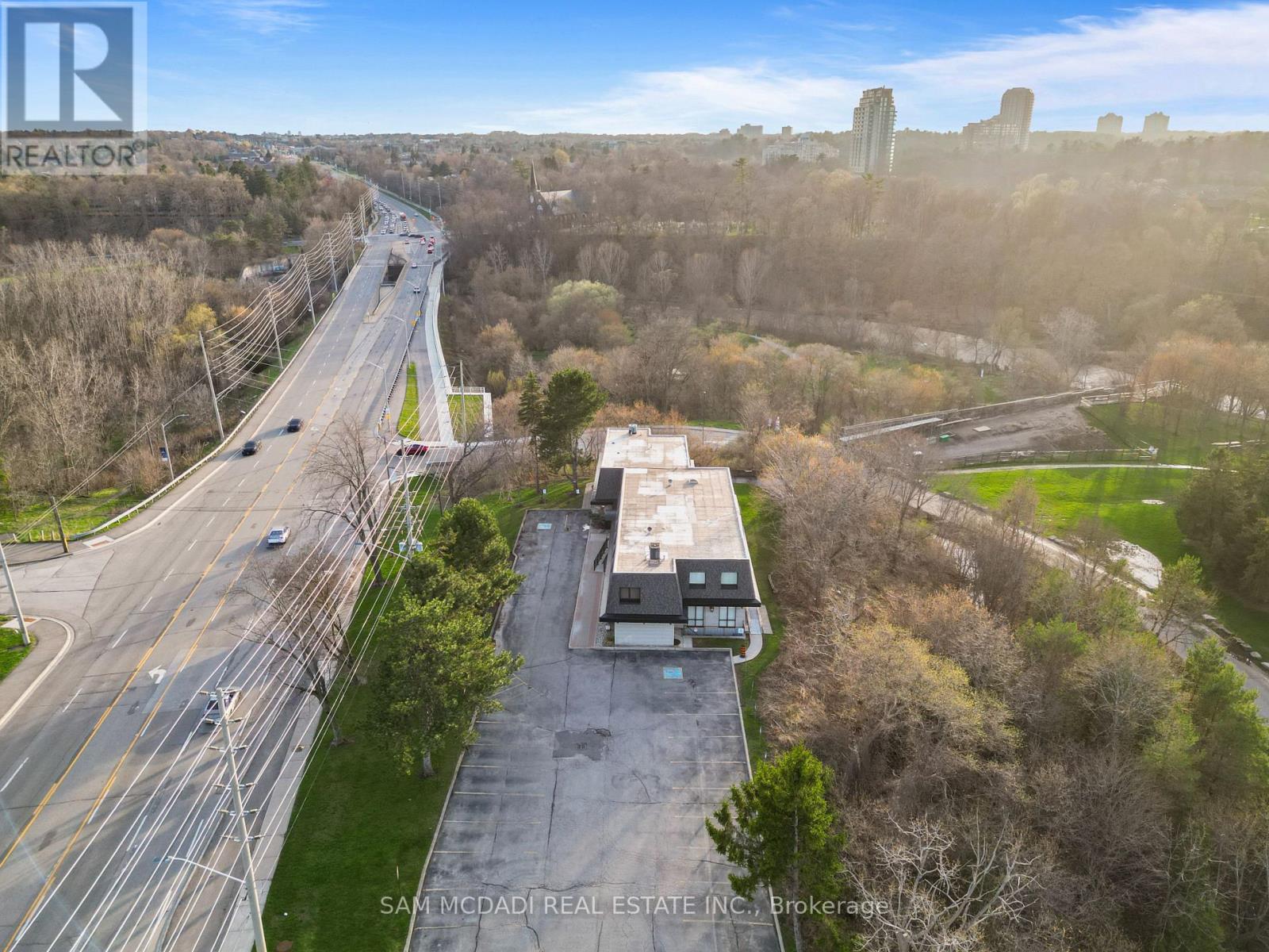 1645 Dundas Street W, Mississauga, ON